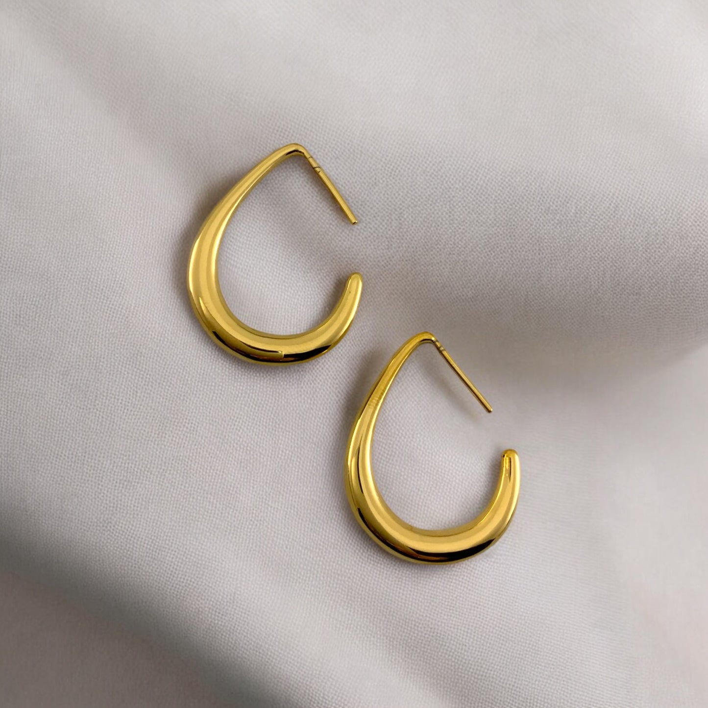 MOONLIT CURVE HOOPS