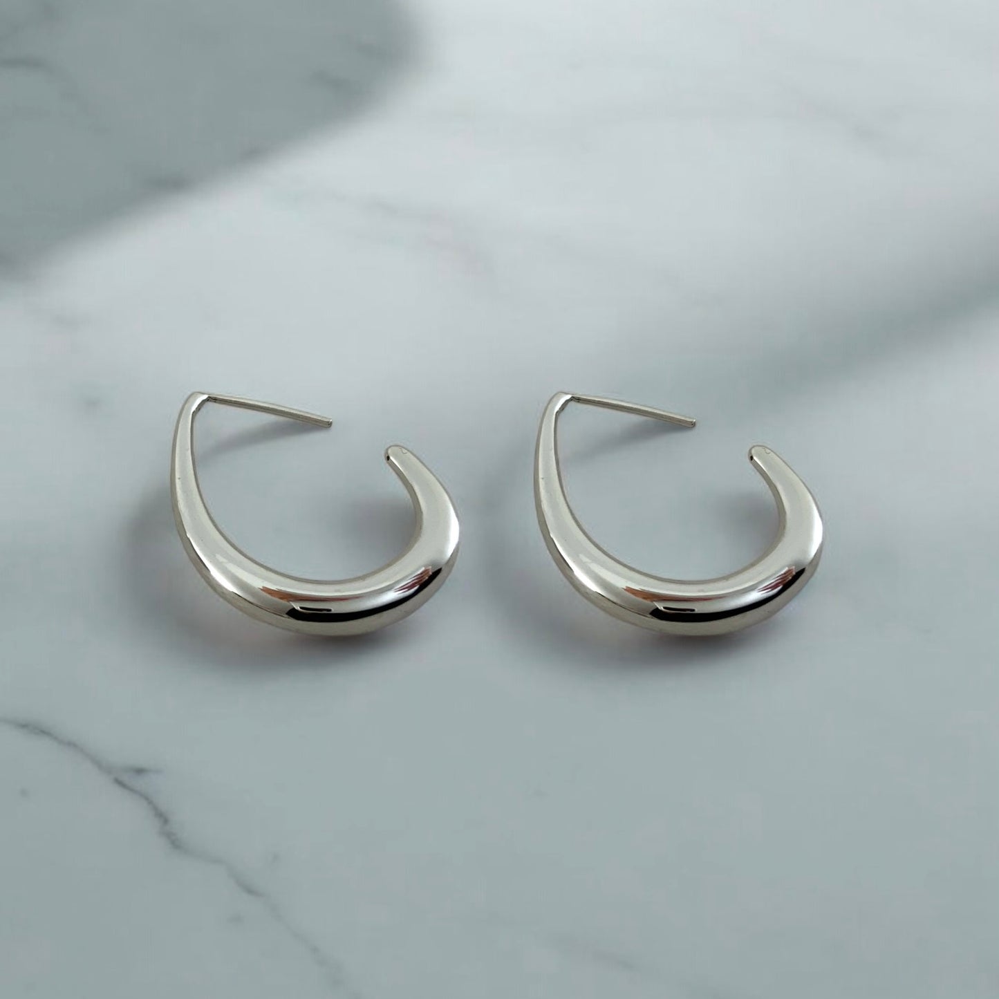 MOONLIT CURVE HOOPS