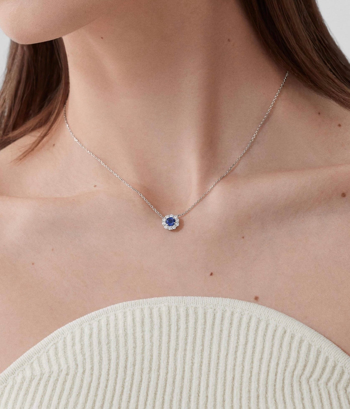 The Royal Velvet round pendant