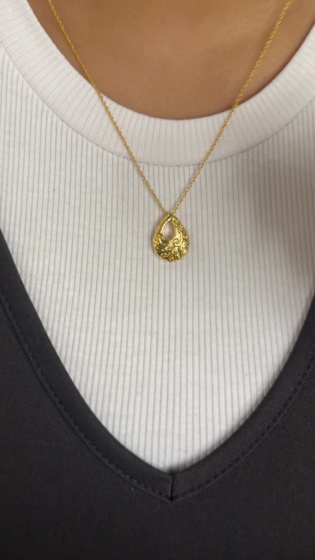 SOLAR SWIRL PENDANT NECKLACE