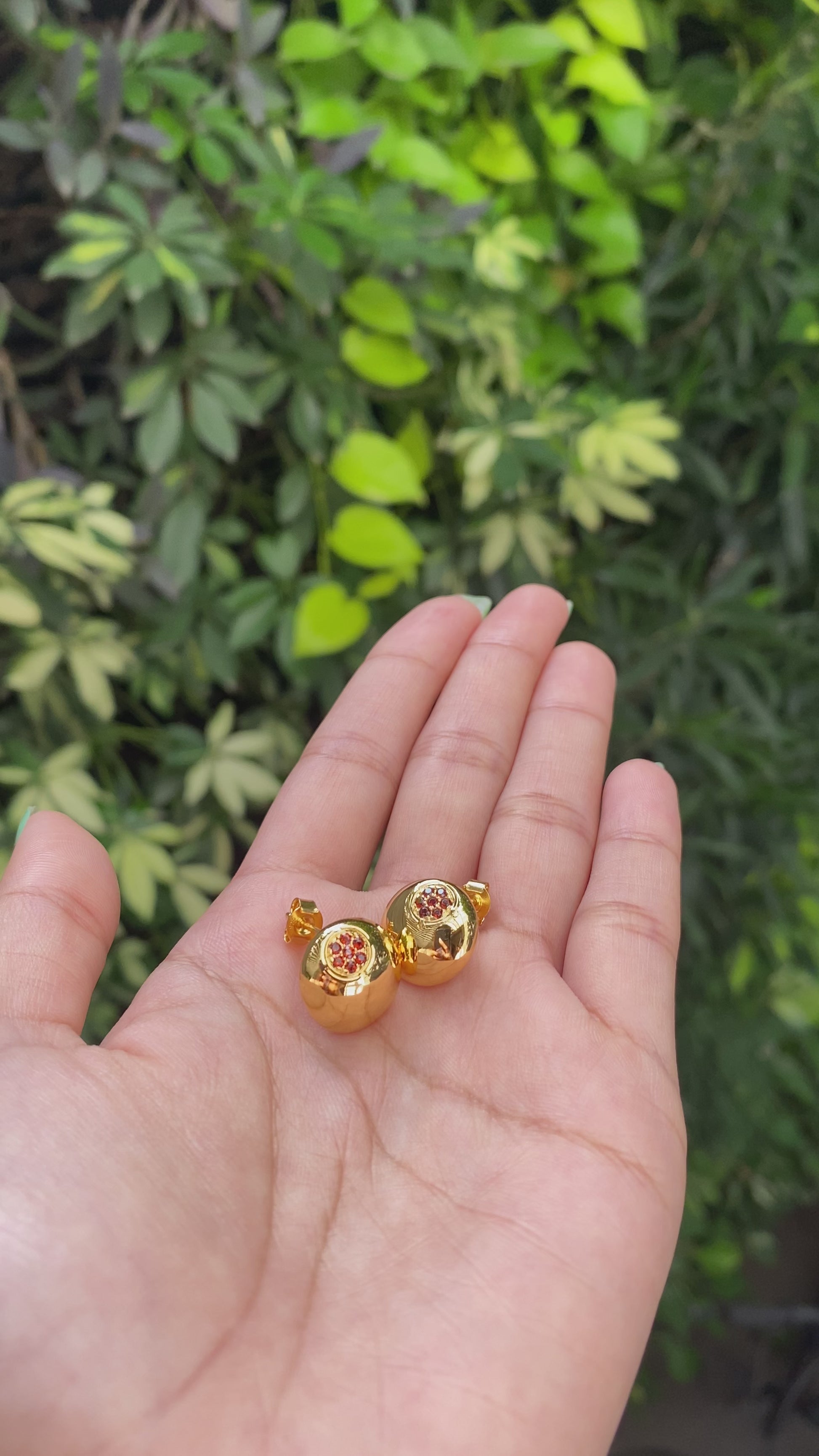 GARNET GLAM STUDS